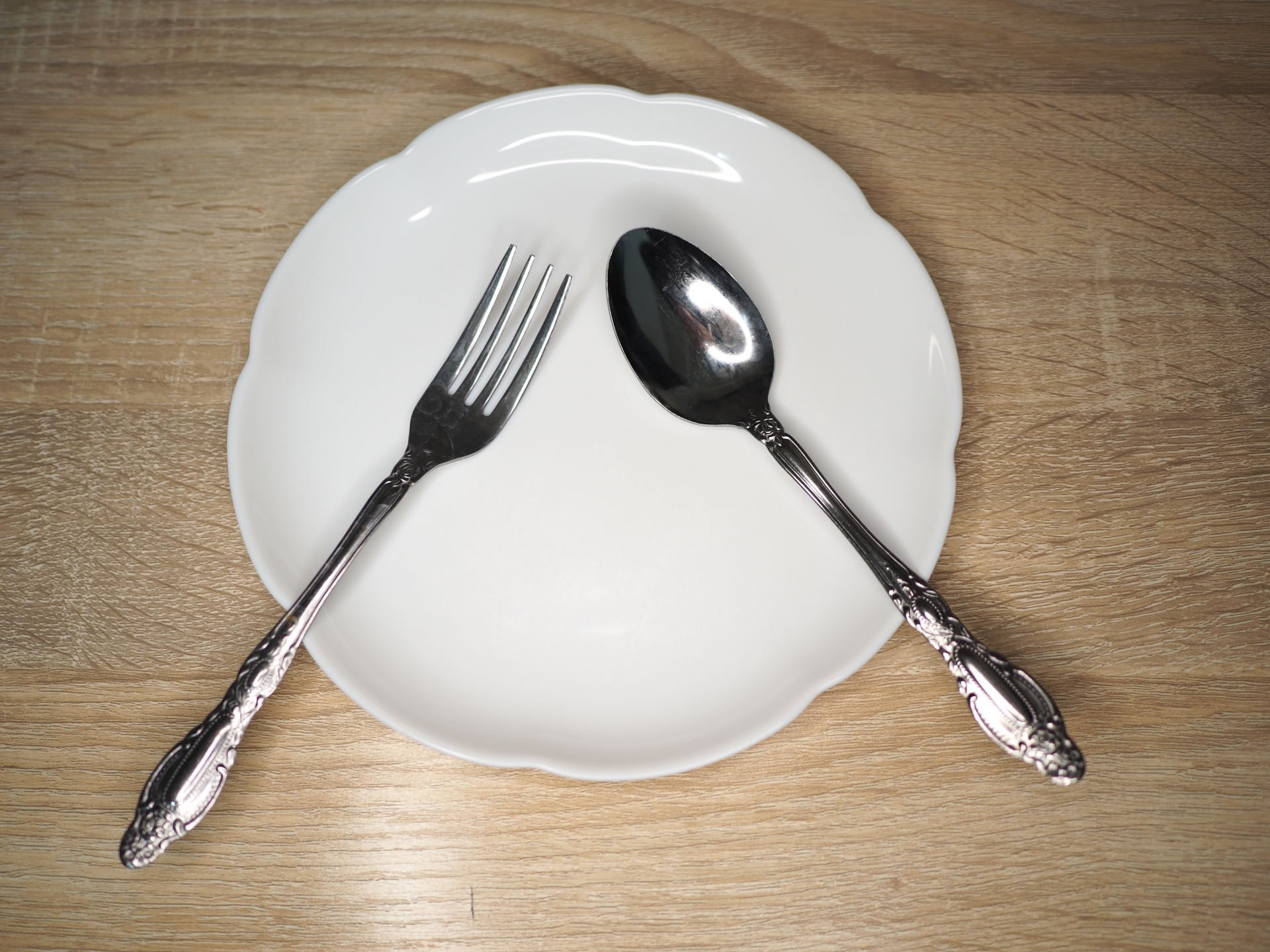 cutlery ハの字に置かれたカトラリー