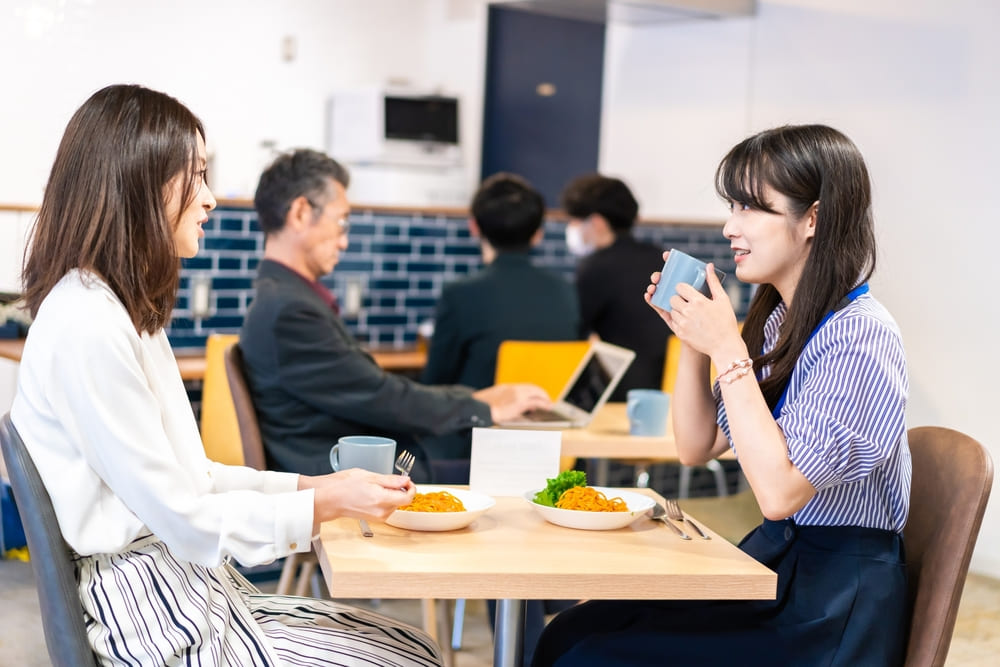 hojyo_limit 食事をする人たち