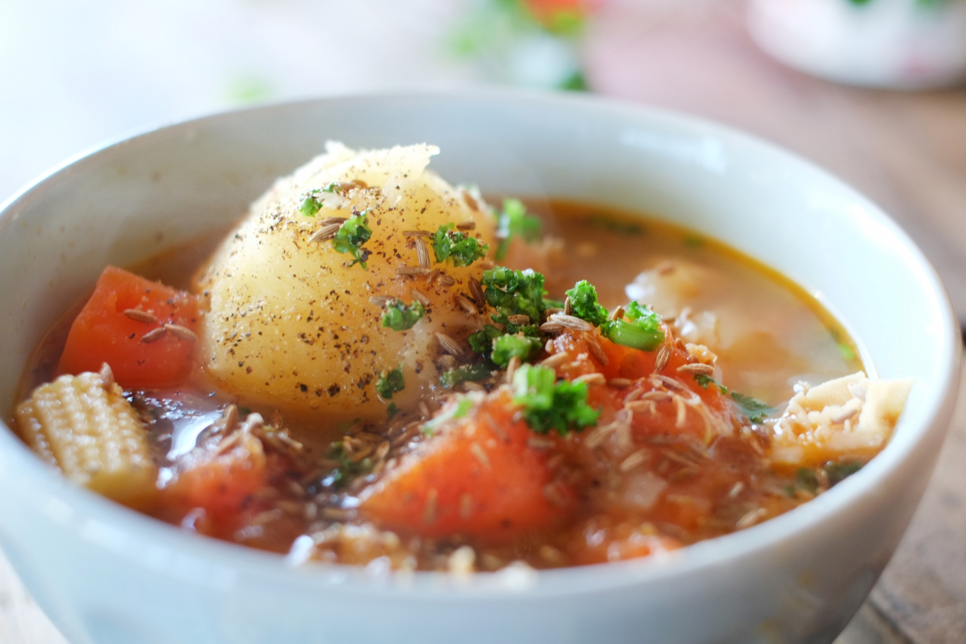vegetable_soup じゃがいもやにんじんが入った野菜たっぷりのスープ