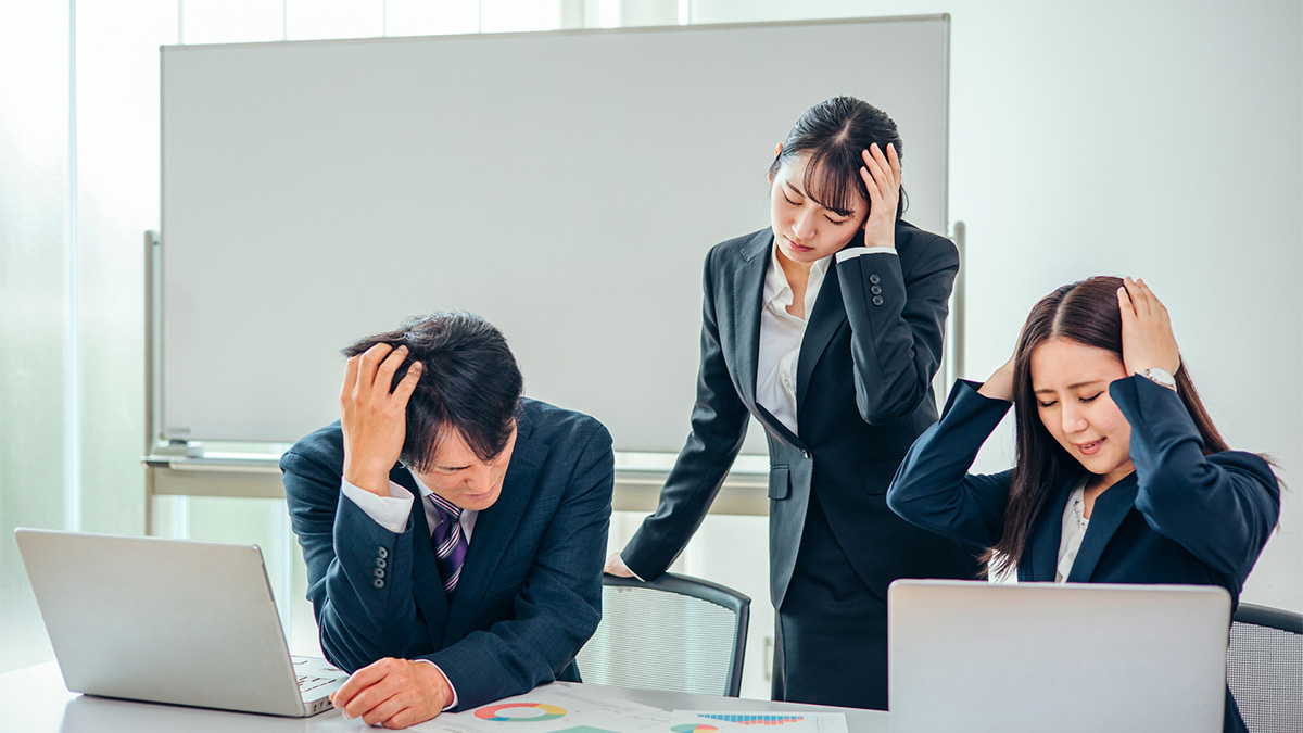 給食会社の倒産リスクに焦る社員たち